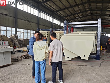 rotary vibrating screen